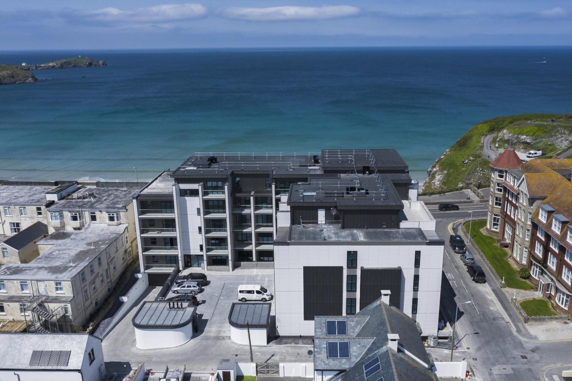 Cliff Edge Apartment *
